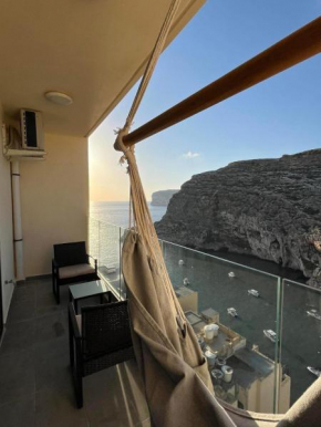 Xlendi - Seafront 2 Bedroom Apartment, Fully Air-conditioned and equipped with all amenities